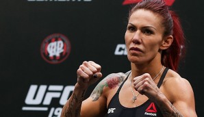 Cris Cyborg hat Probleme ihr Gewicht auf 140 Pfund zu halten