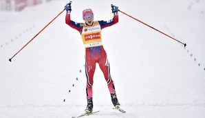 Therese Johaug bejubelt ihren Sieg