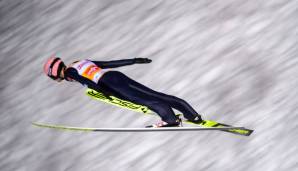 Karl Geiger gewann im letzten Jahr das Auftaktspringen in Oberstdorf. Kann er heute in der Qualifikation den Grundstein für einen erneuten Erfolg legen?