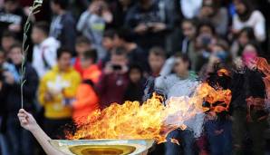 101 Tage vor der Eröffnung der Winterspiele 2018 ist die olympische Fackel an das südkoreanische Organisationskomitee übergeben worden