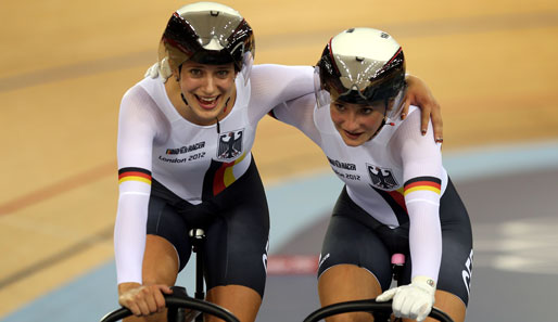 Kristina Vogel (l.) und Miriam Welte hatten den Zielstrich eigentlich als Zweite überquert