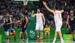 Pau Gasol (M.) und Rudy Fernandez holten gegen den Argentinien den dringend benötigten Sieg