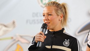 Svenja Huth war eine der vier DFB-Mädls, die dem Sozialprojekt einen Besuch abstatteten