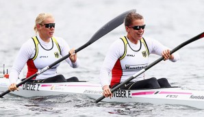 Tina Dietze und Franzsika Weber freuen sich über ihre Medaille