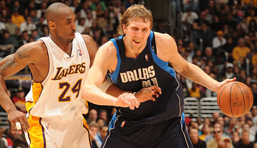 Dirk Nowitzki (r.) im Duell mit Lakers-Superstar Kobe Bryant