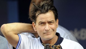 Charlie Sheen könnte den ersten Pitch vor einem Heimspiel der Indians ausführen