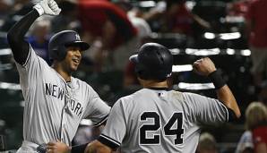 Aaron Hicks (l.) schlug den fünften Homerun der Yankees in Texas.