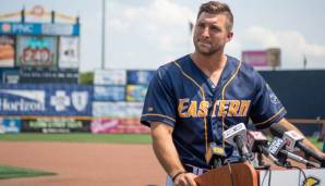 Tim Tebow stand vor dem Eastern League All-Star Game der Presse Rede und Antwort.