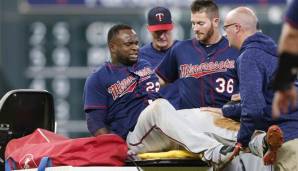 Miguel Sano wurde nach einem Slide von einem Kart abtransportiert.