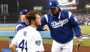 Dave Roberts (r.) kassierte heftige Kritik für seine Auswechslung von Rich Hill in Spiel 4 der World Series. Unter den Kritikern war auch der US-Präsident.