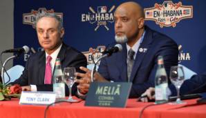 MLB Commissioner Rob Manfred (l.) und MLBPA-Direktor Tony Clark haben sich am Dienstag zu Gesprächen in Phoenix/AZ getroffen.