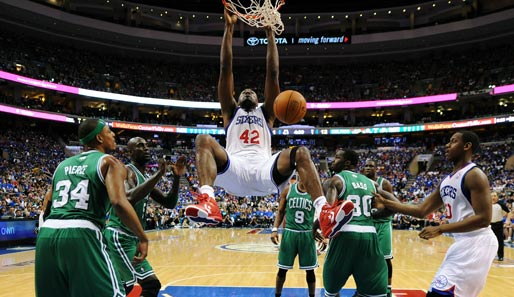 Philadelphias Elton Brand glänzte gegen Boston neben diesem Dunk mit zehn Rebounds