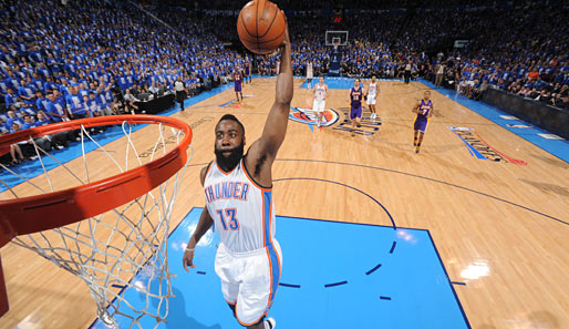 Sixth Man of the Year James Harden steuerte 17 Punkte zum OKC-Sieg bei