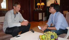 SPOX-Chefreporter Haruka Gruber traf Detlef Schrempf zum Interview