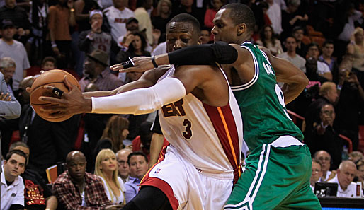 Rajon Rondo (r.) kassierte für diese Aktion gegen Dwyane Wade ein Flagrant Foul