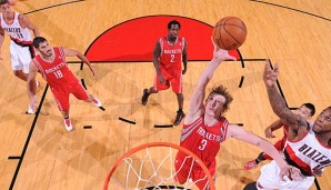 Könnte bald doch für ein anderes Team auf Reboundjagd gehen: Omer Asik