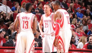 Dwight Howard (r.) stieß im Sommer zu James Harden, Chandler Parsons (M.) und den Rockets