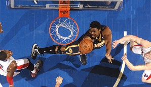 Andrew Bynum (M.) und die Indiana Pacers feierten einen irren Sieg gegen Detroit