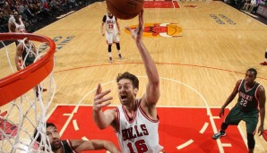 Mit 46 Punkten stellte Pau Gasol (M.) gegen die Bucks ein neues Career-High auf