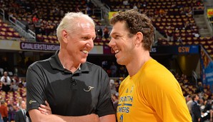 Bill Walton (l.) im Gespräch mit seinem Sohn Luke