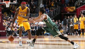 LeBron James (l.) war mit 27 Punkten einmal mehr Topscorer beim Cavs-Sieg