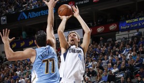 Dirk Nowitzki (r.) und die Dallas Mavericks finden wieder zurück in die Erfolgsspur