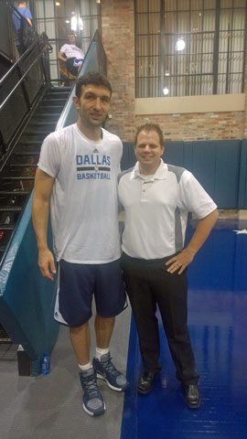 Toby Rochau traf Zaza Pachulia (l.) in Dallas