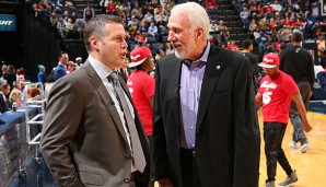 Dave Joerger (l.) macht sich keine allzu großen Sorgen um seinen Job