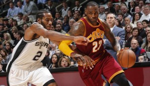 Kawhi Leonard (l.) behielt gegen LeBron James die Oberhand