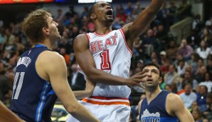 Dirk Nowitzki und Chris Bosh lieferten sich ein heißes Privatduell