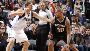 Dirk Nowitzki (l.) kassierte im dritten Saisonspiel gegen die Spurs die dritte Niederlage