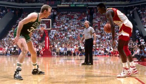 Larry Bird (l.) und Dominique Wilkins (r.) spielten 1988 beide wie von Sinnen