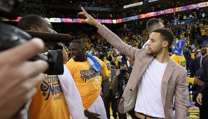 Stephen Curry wird den Warriors noch einige Zeit fehlen und kann nur nach vorn schauen