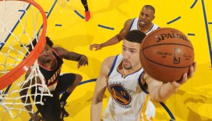 Klay Thompson (M.) erzielt gegen die Trail Blazers 27 Punkte