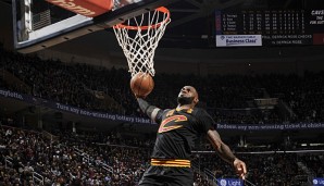 LeBron James drückte dem Eröffnungsspiel der Saison seinen Stempel auf und kam auf ein Triple Double