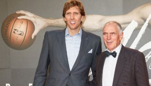 Dirk Nowitzki mit seinem langjährigen Mentor Holger Geschwindner