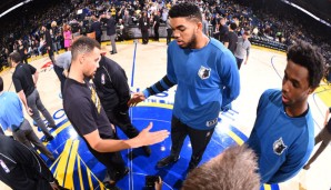 Stephen Curry (l.) und Karl-Anthony Towns (r.) stehen beim Duell am Sonntag im Fokus