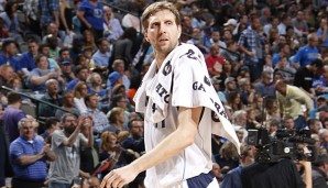 Dirk Nowitzki musste gegen Milwaukee Bucks verletzt ausgewechselt werden