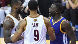 Draymond Green (r.) wurde in den Finals gegen die Cavaliers gesperrt