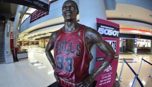 Scottie Pippen bewacht eine Säule im United Center zu Chicago