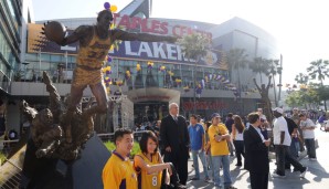 Never fear - Magic is here! Für immer und ewig vor dem Staples Center zu Los Angeles