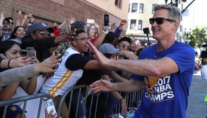 Auch Coach Steve Kerr zeigte sich volksnah