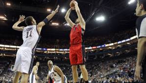 Das waren noch Zeiten: Andrea Bargnani im Toronto-Trikot wirft gegen Brook Lopez im New-Jersey-Trikot