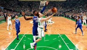 Gordon Hayward im Duell gegen Joel Embiid.