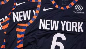 NEW YORK KNICKS - Es sieht eigentlich kaum wie ein Trikot der Knicks aus. Dunkele Farben mit den auffälligen Streifen als Umrandung, ein Look angelehnt an die 50er Jahre.