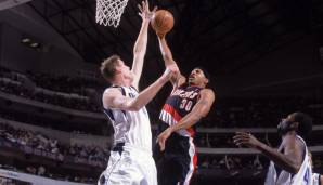 Platz 6: Shawn Bradley blockte für die Dallas Mavericks am 7. April 1998 13 Würfe gegen die Portland Trail Blazers.