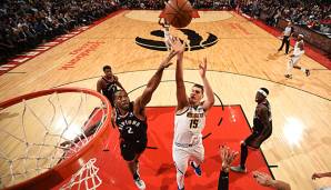 Nikola Jokic legt beim Sieg gegen die Raptors ein bärenstarkes Triple-Double auf.