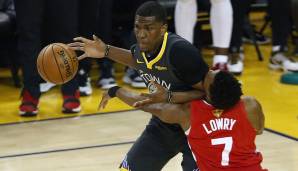 Kevon Looney (Starting Center): Die Rippen machten ihm offensichtlich zu schaffen. Strahlte unter dem Korb keine Gefahr aus, selbst nach guten Dump-Off-Pässen. Konnte sich gegen Körperkontakt nicht durchsetzen, gleiches Problem beim Rebounding. Note: 4