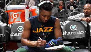 Auch Donovan Mitchell trug zeitweise die Dame 4s - mittlerweile ist er darauf aber nicht mehr angewiesen. Im Juli 2019 brachte adidas den D.O.N. Issue #1 auf den Markt. Die Abkürzung steht für Determination Over Negativity.