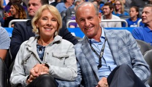 ORLANDO MAGIC: In Orlando zahlte die DeVos-Familie 1991 85 Millionen, ein Jahr später hatten sie den ersten Pick (Shaq!). Orlando ist etabliert und inzwischen 1,64 Milliarden wert.